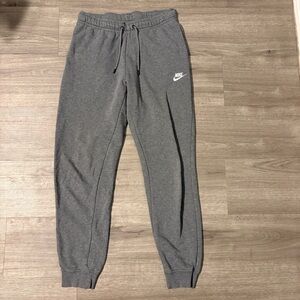 Nike Sportswear Club Fleece Women's Mid-Rise Joggers